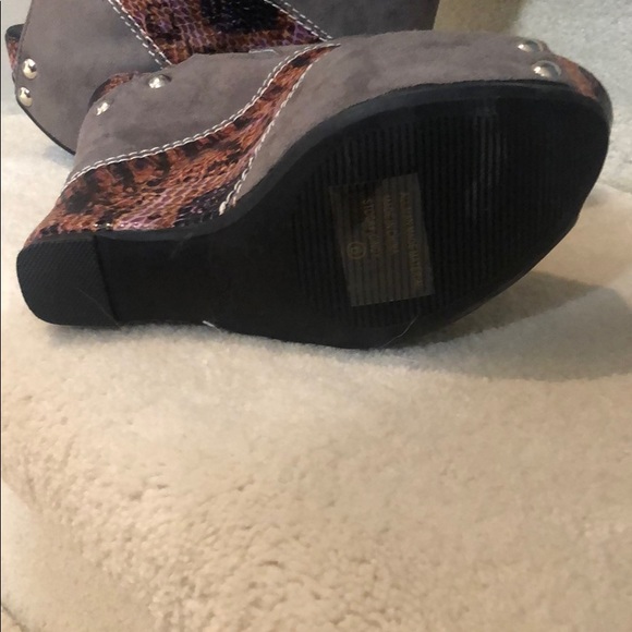 Platform slides - Picture 3 of 4